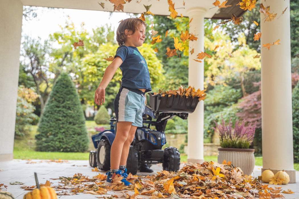 FALK - New Holland T8 Trettraktor mit Lader, Bagger und Maxi-Abstellgleis - Traptrecker