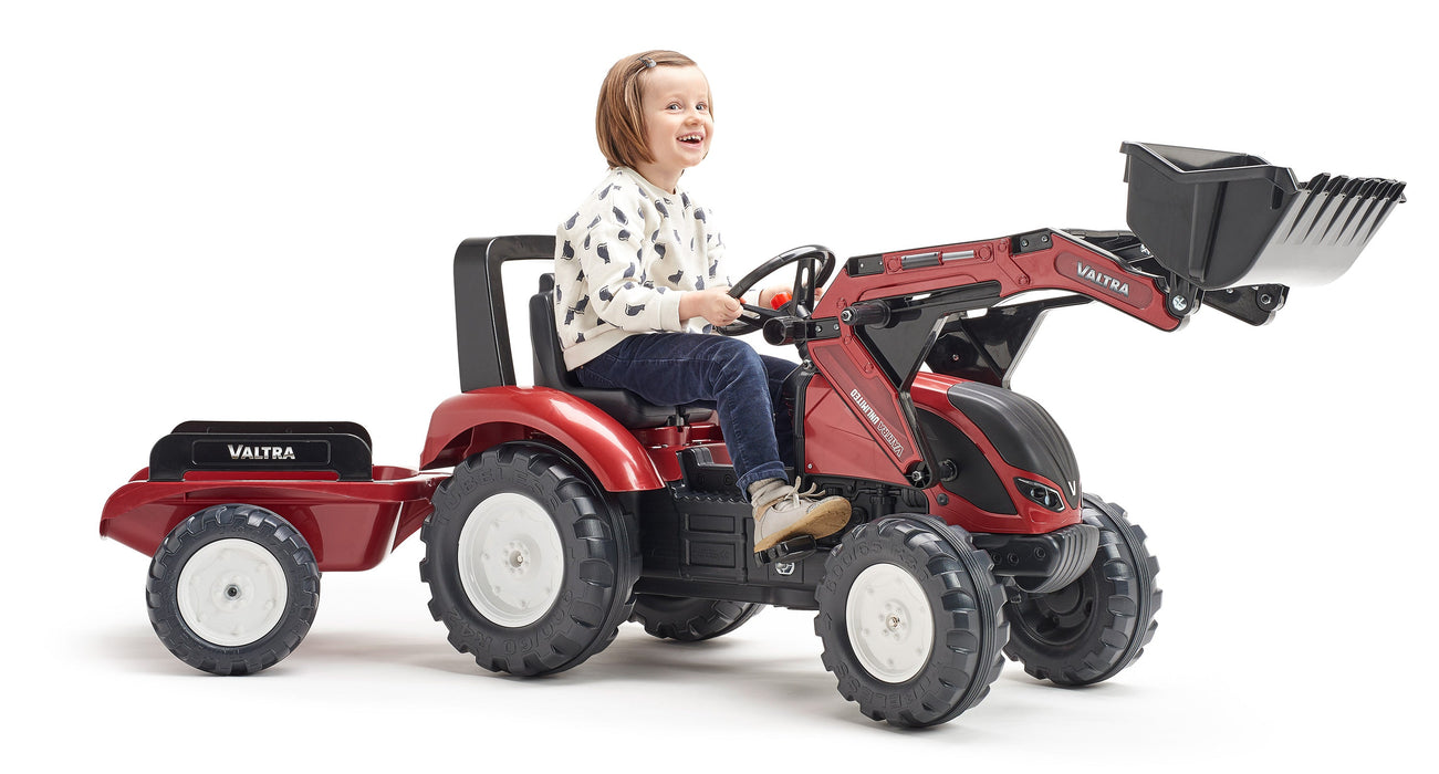 Valtra mit Frontlader und Anhänger